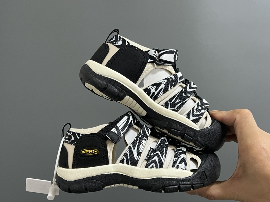 图片[9]-海外版 Keen 科恩溯溪两穿儿童凉鞋 尺码：26-37码 海外代购版👍🏻 这鞋型太好看啦😍丑萌丑萌感✨ 魔术贴➕松紧带设计，方便调节✔️ 溯溪两穿橡胶耐磨大底，抓地力超强✌🏻 今年必备单品🛒-选品中心