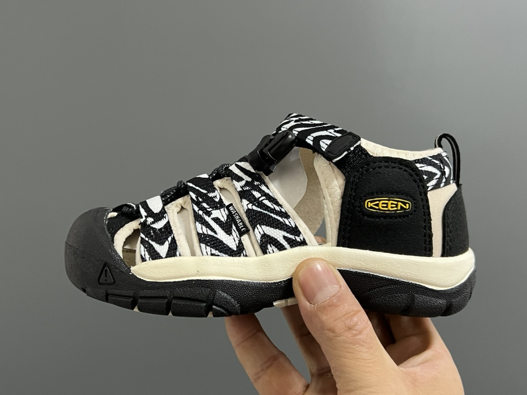 图片[4]-海外版 Keen 科恩溯溪两穿儿童凉鞋 尺码：26-37码 海外代购版👍🏻 这鞋型太好看啦😍丑萌丑萌感✨ 魔术贴➕松紧带设计，方便调节✔️ 溯溪两穿橡胶耐磨大底，抓地力超强✌🏻 今年必备单品🛒-选品中心