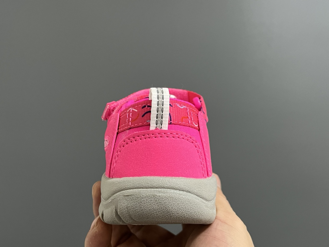 图片[7]-海外版 Keen 科恩溯溪两穿儿童凉鞋 尺码：26-37码 海外代购版👍🏻 这鞋型太好看啦😍丑萌丑萌感✨ 魔术贴➕松紧带设计，方便调节✔️ 溯溪两穿橡胶耐磨大底，抓地力超强✌🏻 今年必备单品🛒-选品中心