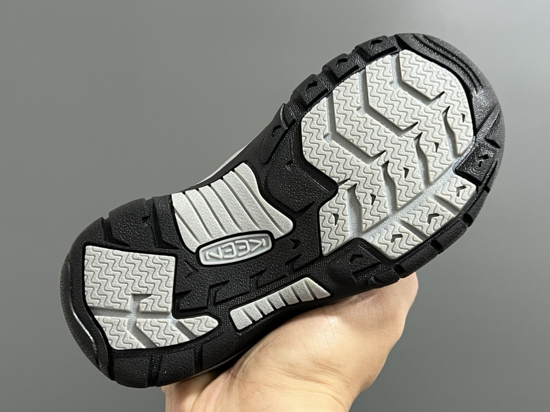 图片[5]-海外版 Keen 科恩溯溪两穿儿童凉鞋 尺码：26-37码 海外代购版👍🏻 这鞋型太好看啦😍丑萌丑萌感✨ 魔术贴➕松紧带设计，方便调节✔️ 溯溪两穿橡胶耐磨大底，抓地力超强✌🏻 今年必备单品🛒-选品中心