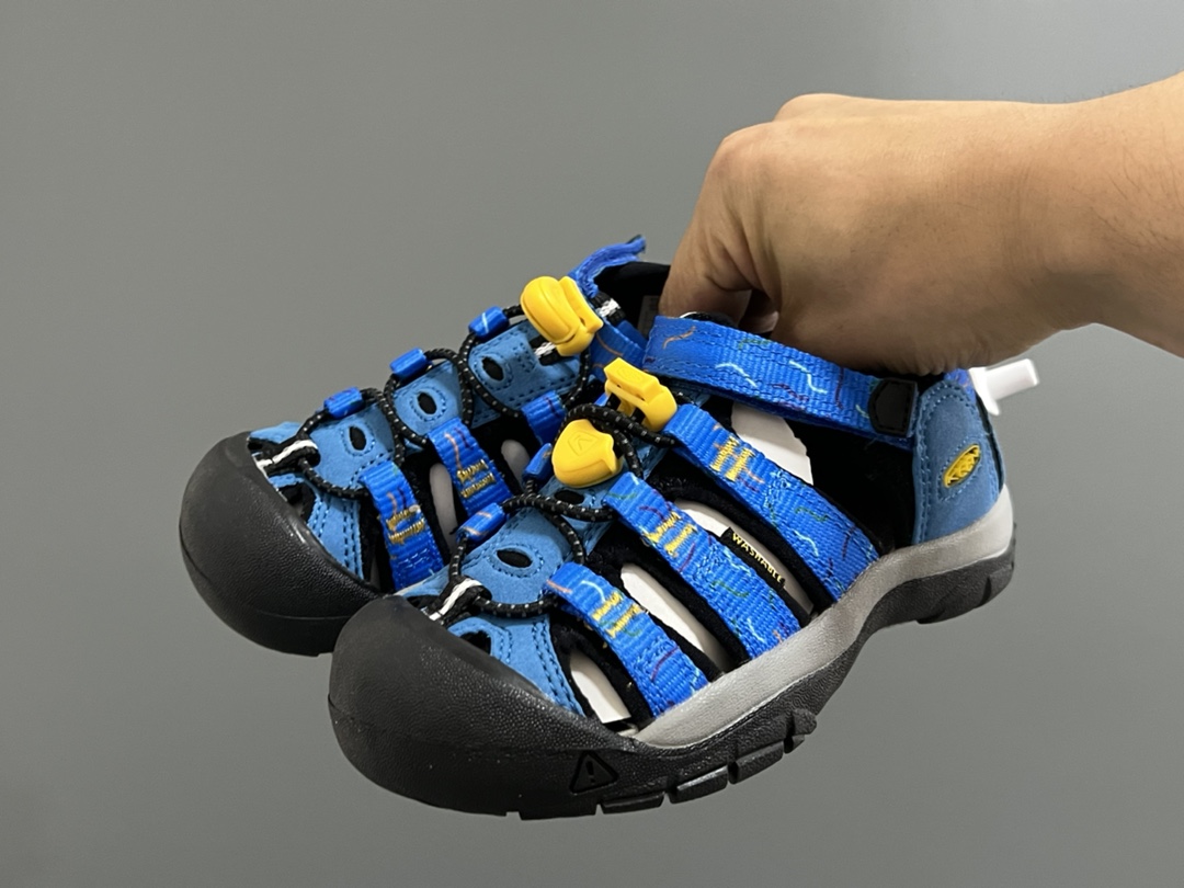 图片[2]-海外版 Keen 科恩溯溪两穿儿童凉鞋 尺码：26-37码 海外代购版👍🏻 这鞋型太好看啦😍丑萌丑萌感✨ 魔术贴➕松紧带设计，方便调节✔️ 溯溪两穿橡胶耐磨大底，抓地力超强✌🏻 今年必备单品🛒-选品中心