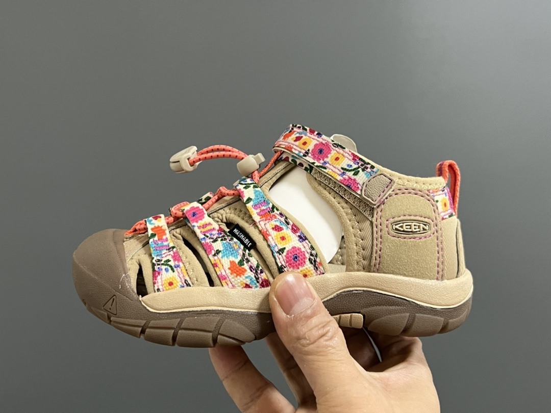 图片[4]-KEEN科恩户外儿童涉水溯溪凉鞋24–37码 户外大佬—KEEN科恩潮牌⛺️优质尼龙材料镂空拼接，透气又舒适☁️橡胶耐磨防滑包头大底✅-选品中心