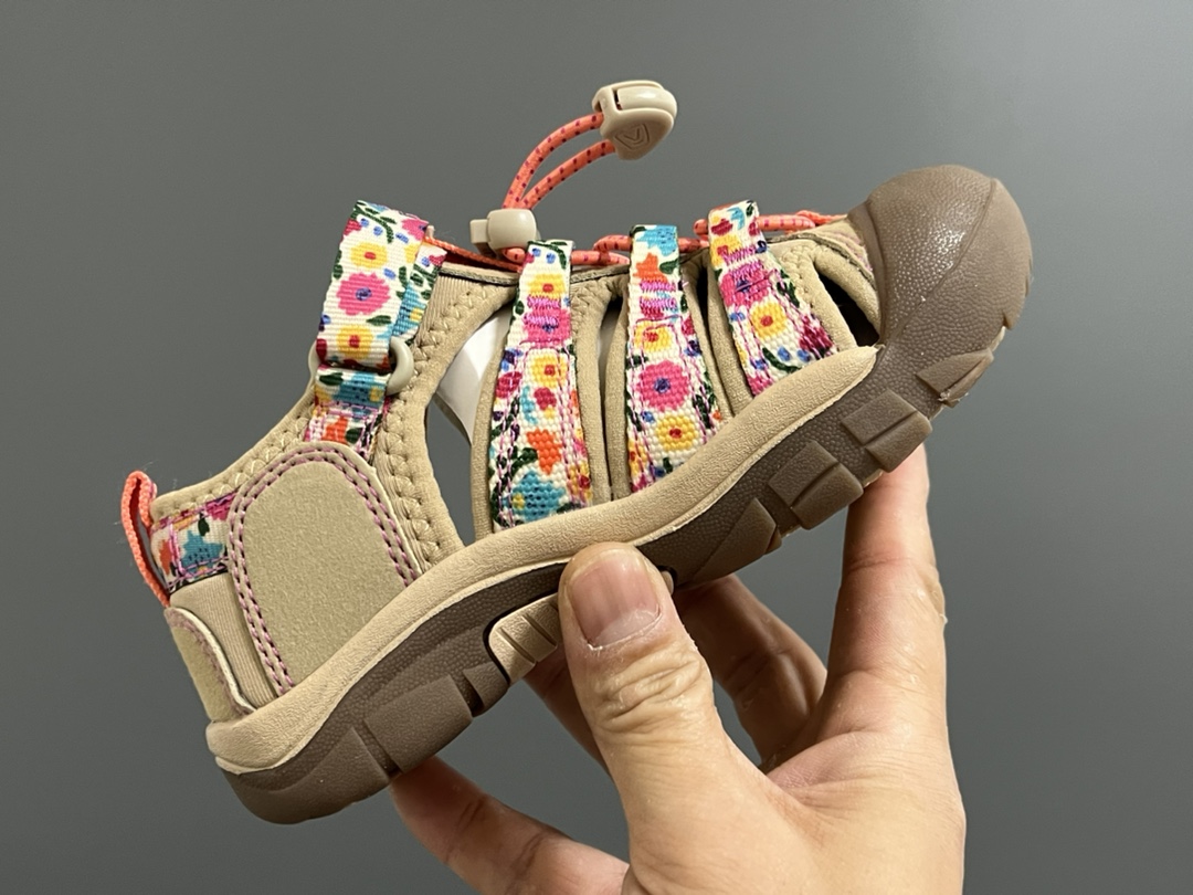 图片[6]-KEEN科恩户外儿童涉水溯溪凉鞋24–37码 户外大佬—KEEN科恩潮牌⛺️优质尼龙材料镂空拼接，透气又舒适☁️橡胶耐磨防滑包头大底✅-选品中心