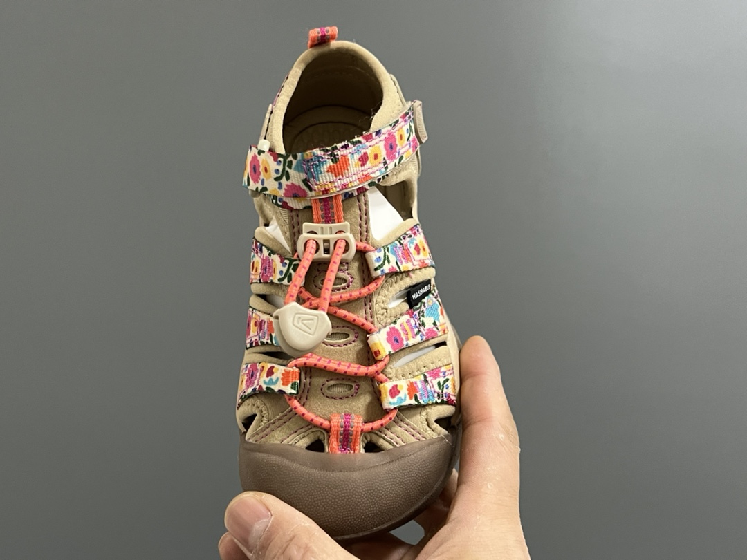 图片[8]-KEEN科恩户外儿童涉水溯溪凉鞋24–37码 户外大佬—KEEN科恩潮牌⛺️优质尼龙材料镂空拼接，透气又舒适☁️橡胶耐磨防滑包头大底✅-选品中心