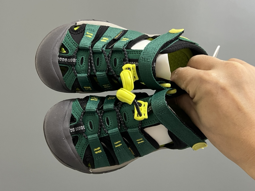 KEEN科恩户外儿童涉水溯溪凉鞋24–37码 户外大佬—KEEN科恩潮牌⛺️优质尼龙材料镂空拼接，透气又舒适☁️橡胶耐磨防滑包头大底✅-选品中心