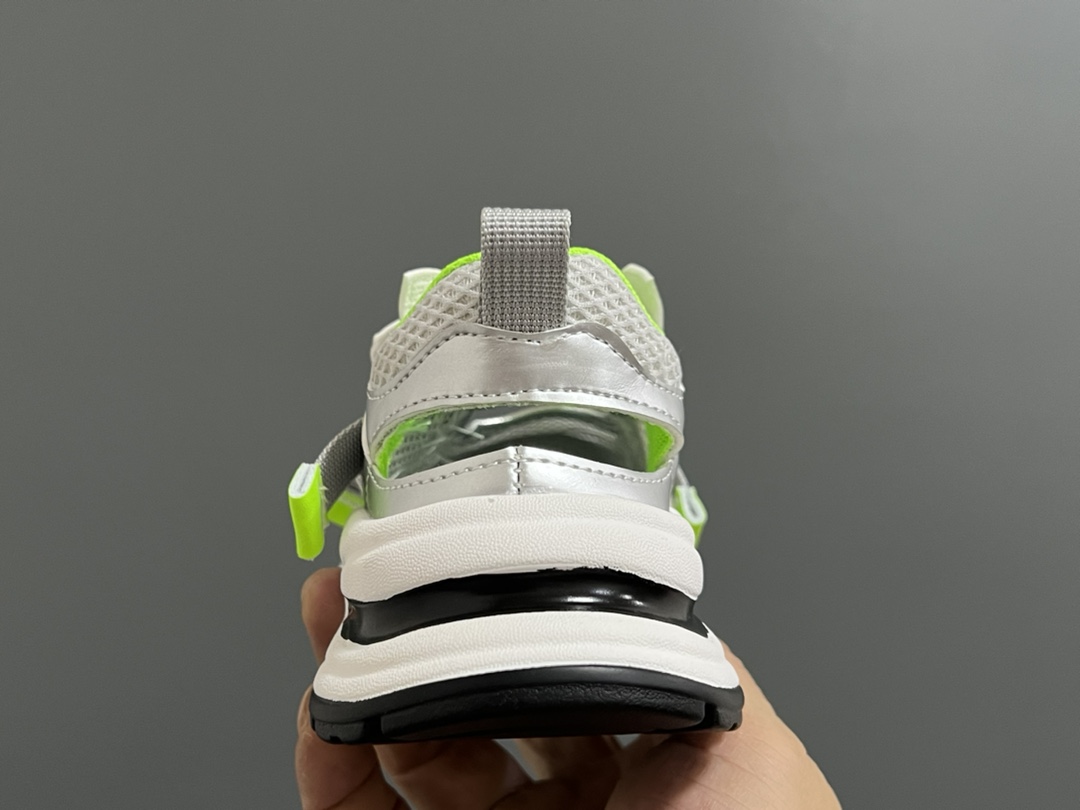 图片[7]-耐克新款魔术贴框子儿童老爹凉鞋 尺码：26-37码 不爱穿凉鞋的宝宝快看过来[呲牙] 透气性网面，后跟镂空设计☁️ 魔术贴设计方便调节✌🏻 耐磨防滑大底，脚感超赞👍🏻-选品中心