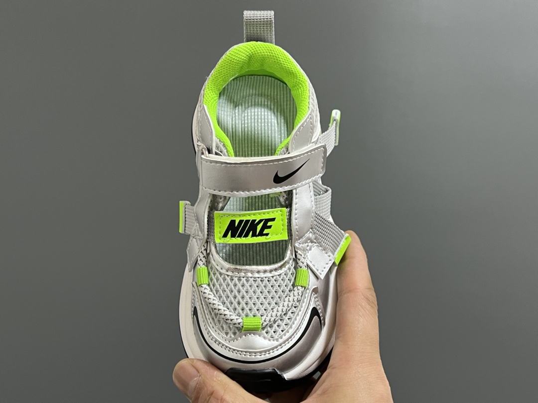 图片[8]-耐克新款魔术贴框子儿童老爹凉鞋 尺码：26-37码 不爱穿凉鞋的宝宝快看过来[呲牙] 透气性网面，后跟镂空设计☁️ 魔术贴设计方便调节✌🏻 耐磨防滑大底，脚感超赞👍🏻-选品中心