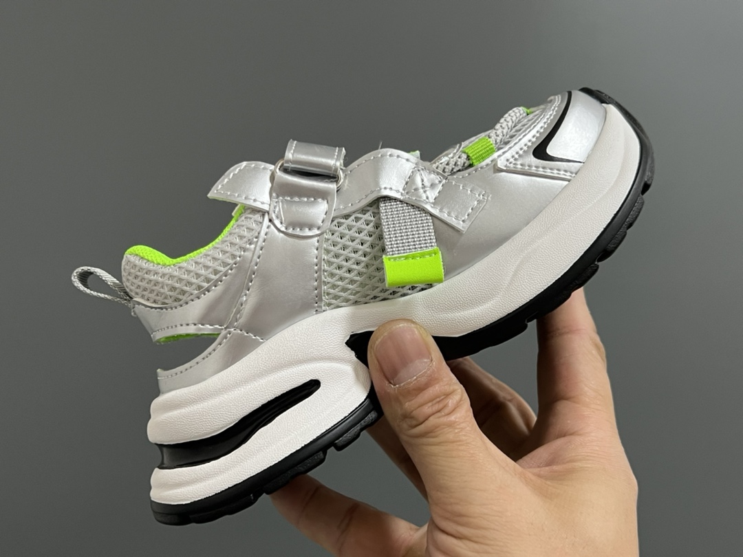 图片[6]-耐克新款魔术贴框子儿童老爹凉鞋 尺码：26-37码 不爱穿凉鞋的宝宝快看过来[呲牙] 透气性网面，后跟镂空设计☁️ 魔术贴设计方便调节✌🏻 耐磨防滑大底，脚感超赞👍🏻-选品中心