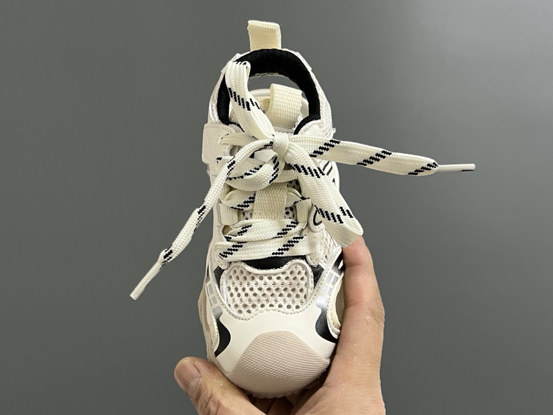 图片[8]-巴家新款10XL魔术贴儿童凉鞋 尺码：26-37码 超火的巴黎世家10XL系列🔥 镂空网面凉鞋推荐❤️ 夏天🌴又时髦又透气☁️ 魔术贴设计，穿脱方便✌🏻-选品中心