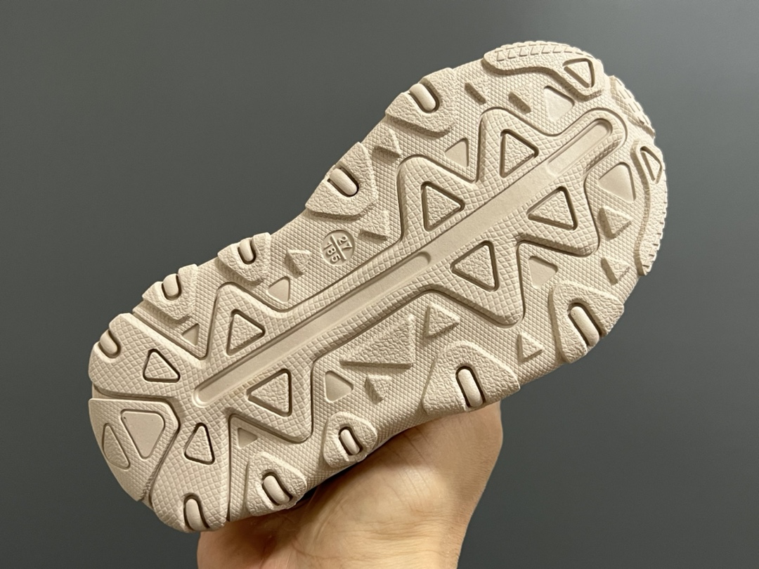 图片[5]-巴家新款10XL魔术贴儿童凉鞋 尺码：26-37码 超火的巴黎世家10XL系列🔥 镂空网面凉鞋推荐❤️ 夏天🌴又时髦又透气☁️ 魔术贴设计，穿脱方便✌🏻-选品中心