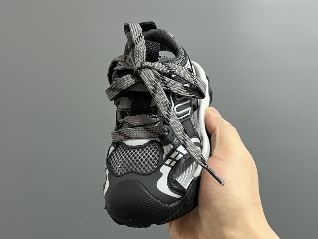 图片[3]-巴家新款10XL魔术贴儿童凉鞋 尺码：26-37码 超火的巴黎世家10XL系列🔥 镂空网面凉鞋推荐❤️ 夏天🌴又时髦又透气☁️ 魔术贴设计，穿脱方便✌🏻-选品中心