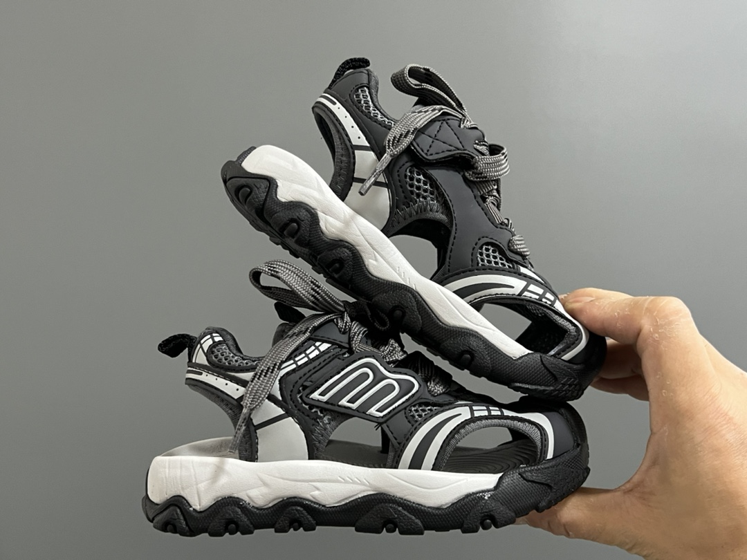 图片[9]-巴家新款10XL魔术贴儿童凉鞋 尺码：26-37码 超火的巴黎世家10XL系列🔥 镂空网面凉鞋推荐❤️ 夏天🌴又时髦又透气☁️ 魔术贴设计，穿脱方便✌🏻-选品中心