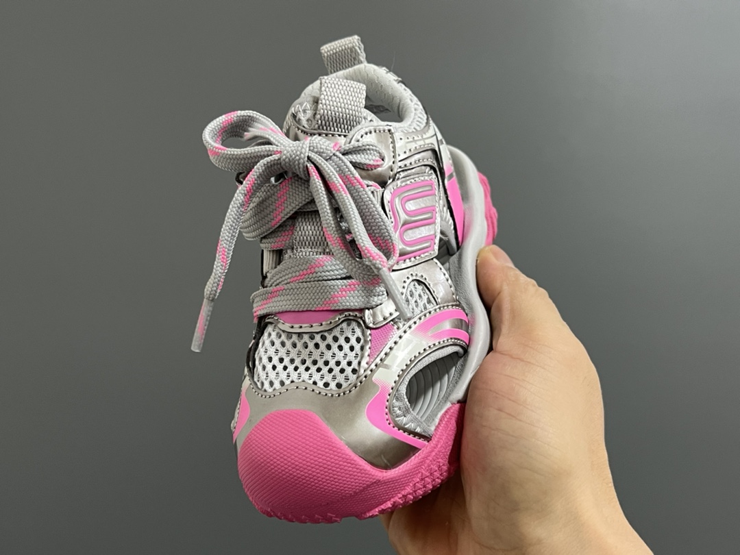 图片[3]-巴家新款10XL魔术贴儿童凉鞋 尺码：26-37码 超火的巴黎世家10XL系列🔥 镂空网面凉鞋推荐❤️ 夏天🌴又时髦又透气☁️ 魔术贴设计，穿脱方便✌🏻-选品中心