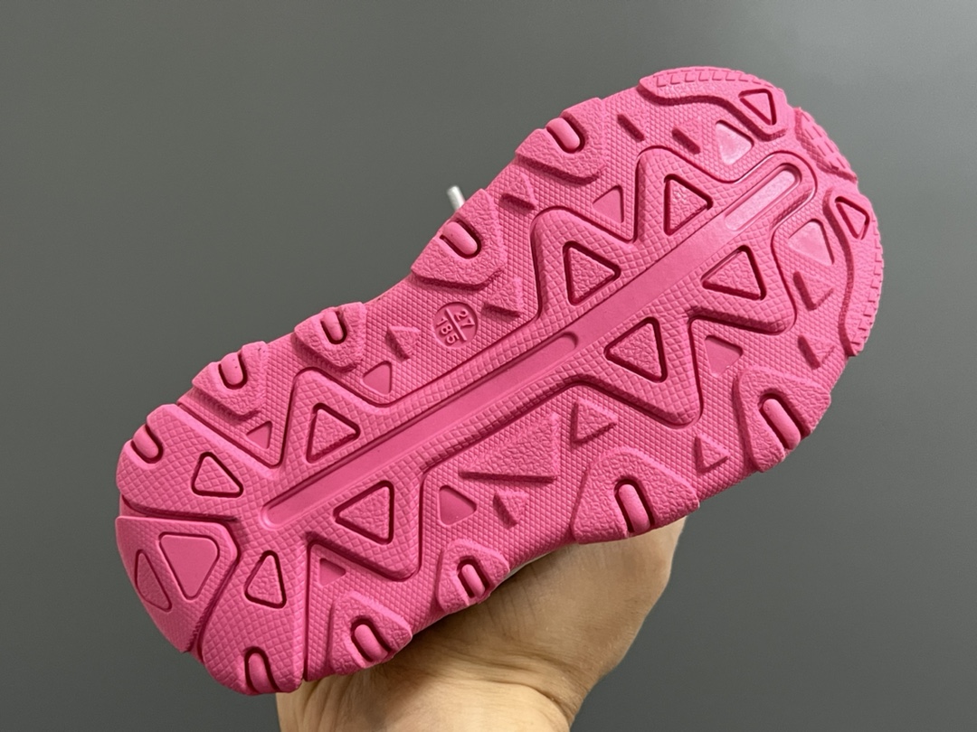 图片[5]-巴家新款10XL魔术贴儿童凉鞋 尺码：26-37码 超火的巴黎世家10XL系列🔥 镂空网面凉鞋推荐❤️ 夏天🌴又时髦又透气☁️ 魔术贴设计，穿脱方便✌🏻-选品中心