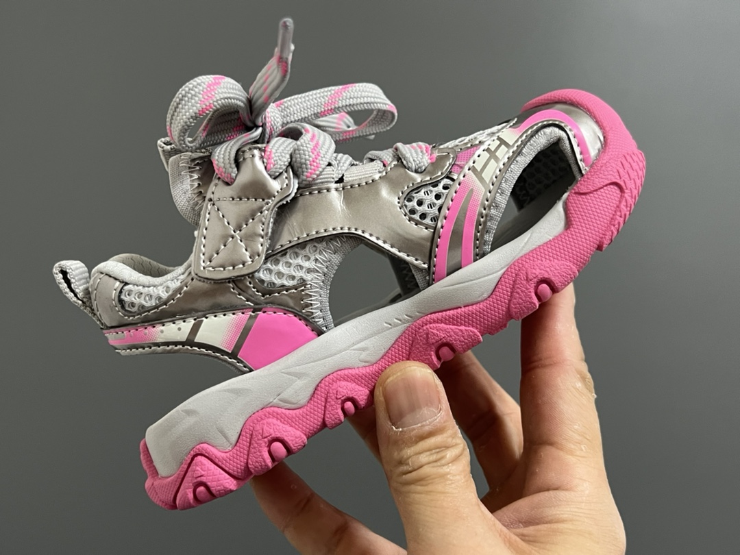 图片[6]-巴家新款10XL魔术贴儿童凉鞋 尺码：26-37码 超火的巴黎世家10XL系列🔥 镂空网面凉鞋推荐❤️ 夏天🌴又时髦又透气☁️ 魔术贴设计，穿脱方便✌🏻-选品中心