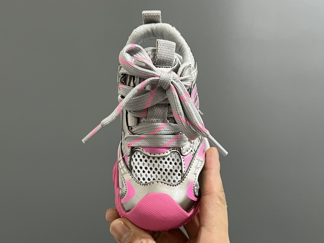 图片[8]-巴家新款10XL魔术贴儿童凉鞋 尺码：26-37码 超火的巴黎世家10XL系列🔥 镂空网面凉鞋推荐❤️ 夏天🌴又时髦又透气☁️ 魔术贴设计，穿脱方便✌🏻-选品中心