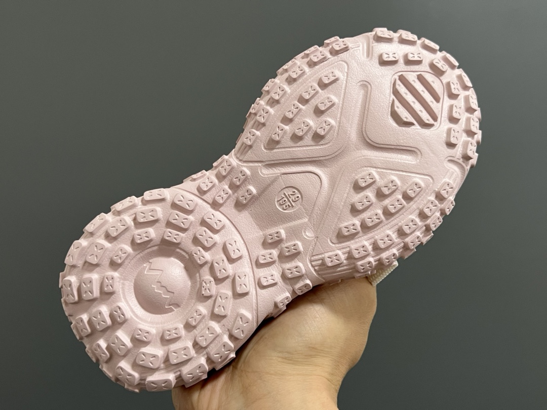 图片[5]-NK 网面镂空魔术贴儿童轮胎凉鞋 尺码：27-35码 包头网面镂空，透气又舒适☁️ 双魔术贴设计，穿脱超方便✌🏻 轮胎🛞大底，脚感超赞👍🏻-选品中心