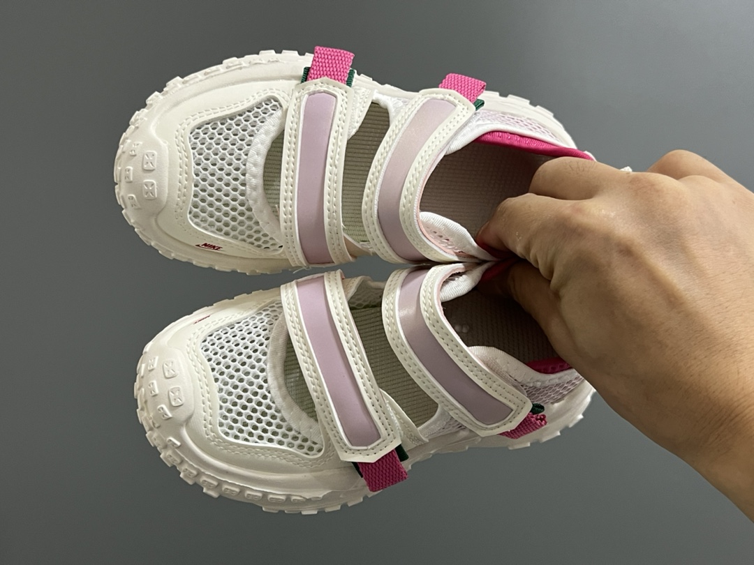 NK 网面镂空魔术贴儿童轮胎凉鞋 尺码：27-35码 包头网面镂空，透气又舒适☁️ 双魔术贴设计，穿脱超方便✌🏻 轮胎🛞大底，脚感超赞👍🏻-选品中心