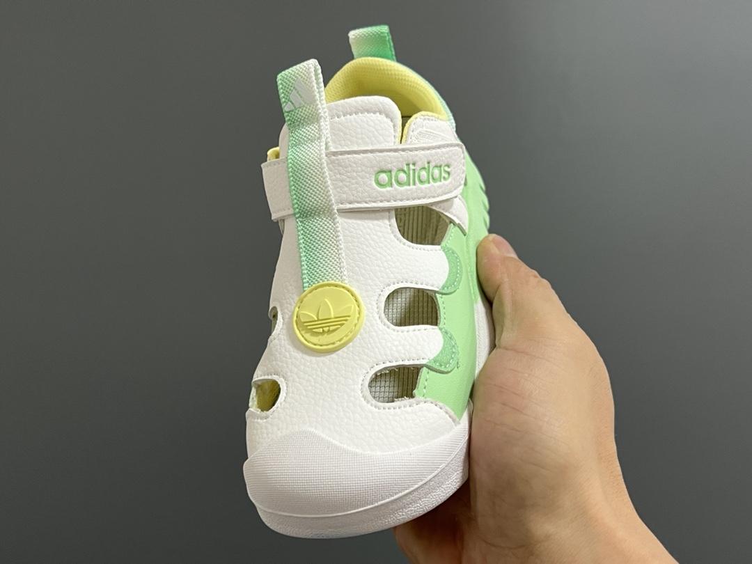 图片[3]-福利 A家新款皮面镂空魔术贴儿童凉鞋 尺码：26-35码 优质皮料拼接✔️ 镂空设计，透气舒适☁️ 魔术贴设计，穿脱方便✌🏻 耐磨防滑大底，脚感超赞👍🏻-选品中心