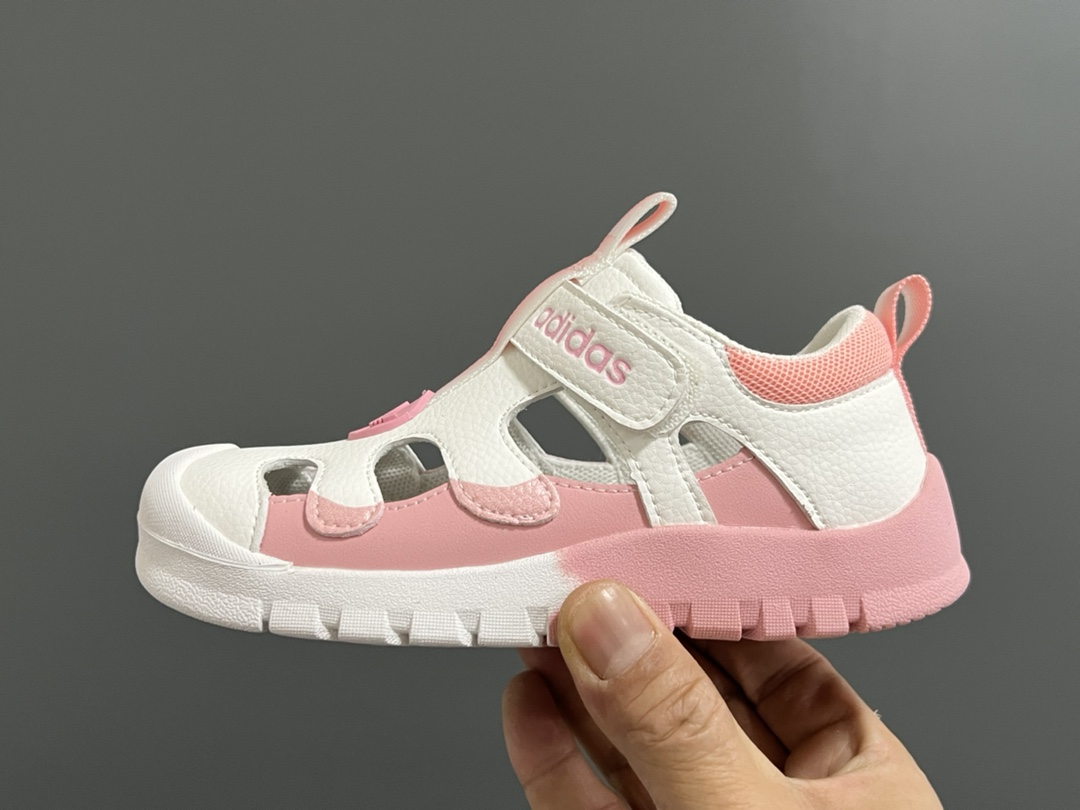 图片[4]-福利 A家新款皮面镂空魔术贴儿童凉鞋 尺码：26-35码 优质皮料拼接✔️ 镂空设计，透气舒适☁️ 魔术贴设计，穿脱方便✌🏻 耐磨防滑大底，脚感超赞👍🏻-选品中心