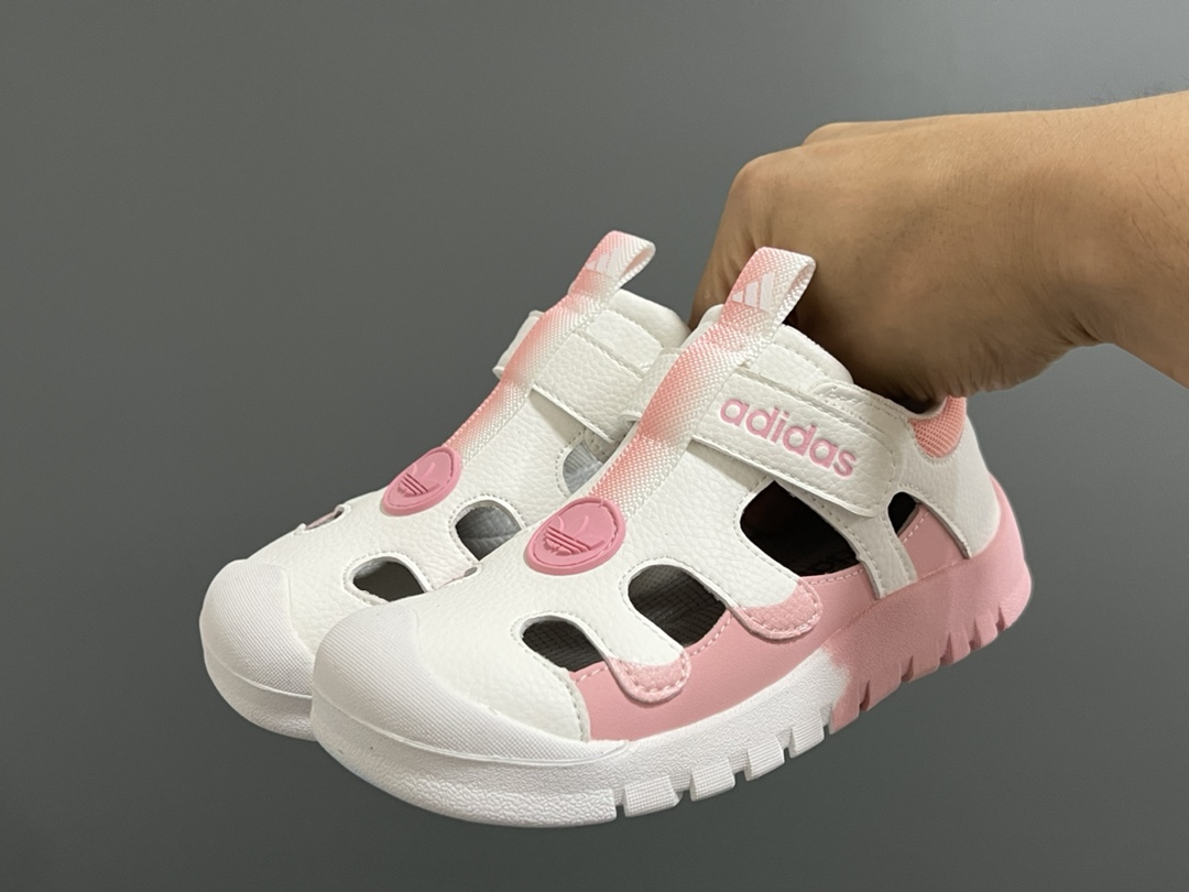 图片[2]-福利 A家新款皮面镂空魔术贴儿童凉鞋 尺码：26-35码 优质皮料拼接✔️ 镂空设计，透气舒适☁️ 魔术贴设计，穿脱方便✌🏻 耐磨防滑大底，脚感超赞👍🏻-选品中心