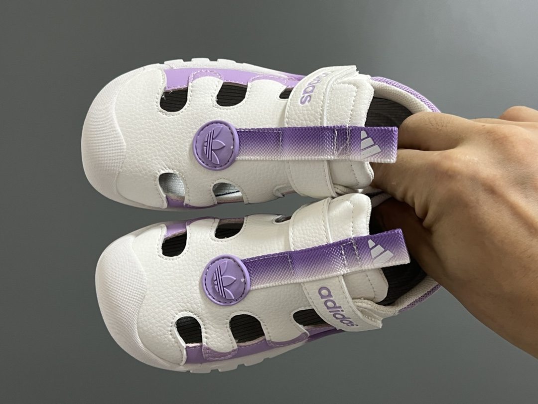 福利 A家新款皮面镂空魔术贴儿童凉鞋 尺码：26-35码 优质皮料拼接✔️ 镂空设计，透气舒适☁️ 魔术贴设计，穿脱方便✌🏻 耐磨防滑大底，脚感超赞👍🏻-选品中心