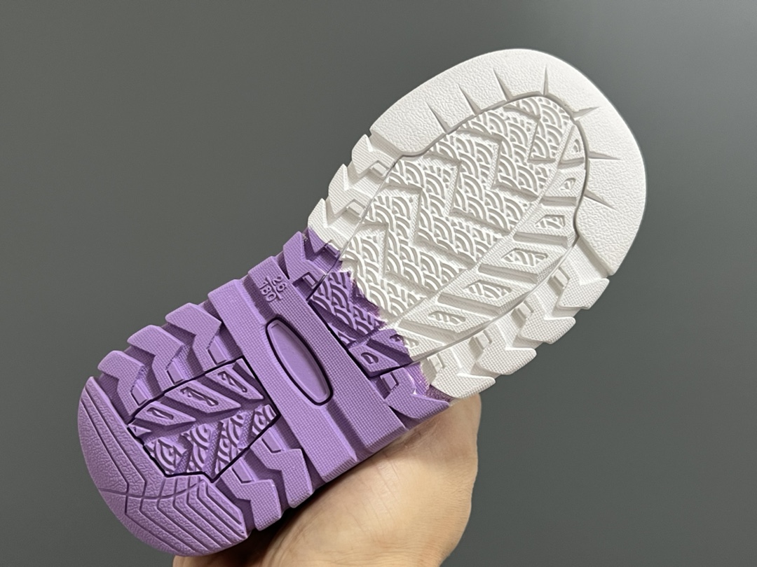 图片[5]-福利 A家新款皮面镂空魔术贴儿童凉鞋 尺码：26-35码 优质皮料拼接✔️ 镂空设计，透气舒适☁️ 魔术贴设计，穿脱方便✌🏻 耐磨防滑大底，脚感超赞👍🏻-选品中心