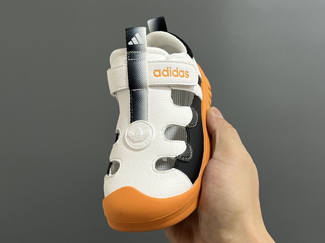 图片[3]-福利 A家新款皮面镂空魔术贴儿童凉鞋 尺码：26-35码 优质皮料拼接✔️ 镂空设计，透气舒适☁️ 魔术贴设计，穿脱方便✌🏻 耐磨防滑大底，脚感超赞👍🏻-选品中心