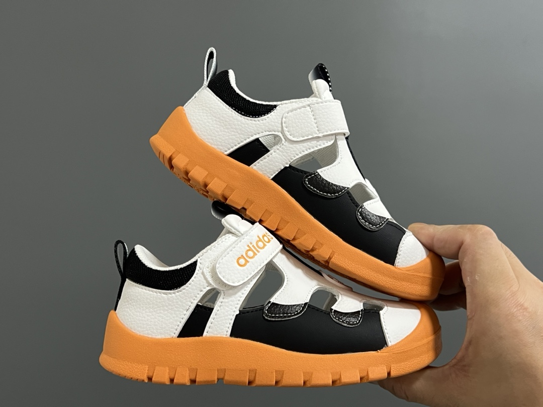 图片[9]-福利 A家新款皮面镂空魔术贴儿童凉鞋 尺码：26-35码 优质皮料拼接✔️ 镂空设计，透气舒适☁️ 魔术贴设计，穿脱方便✌🏻 耐磨防滑大底，脚感超赞👍🏻-选品中心