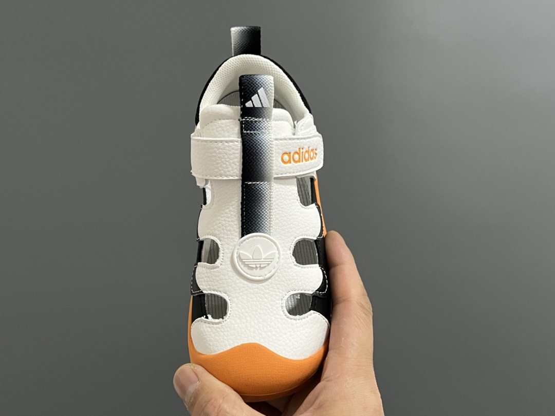 图片[8]-福利 A家新款皮面镂空魔术贴儿童凉鞋 尺码：26-35码 优质皮料拼接✔️ 镂空设计，透气舒适☁️ 魔术贴设计，穿脱方便✌🏻 耐磨防滑大底，脚感超赞👍🏻-选品中心