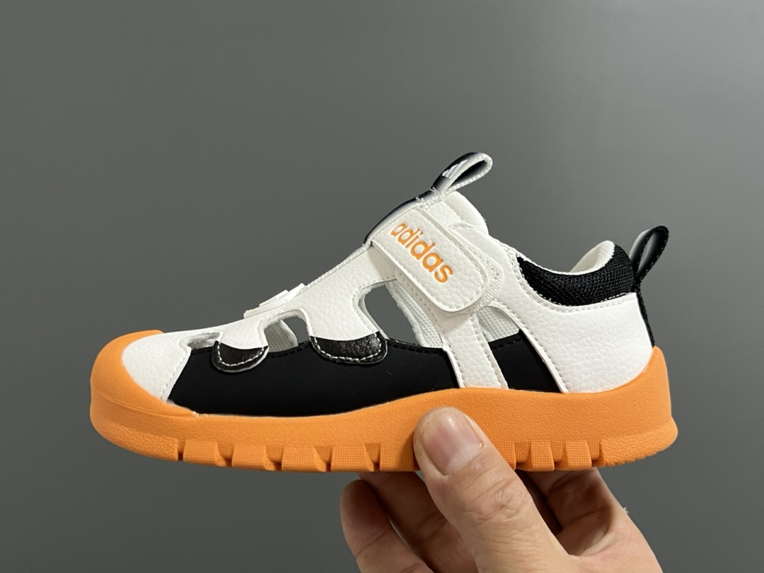 图片[4]-福利 A家新款皮面镂空魔术贴儿童凉鞋 尺码：26-35码 优质皮料拼接✔️ 镂空设计，透气舒适☁️ 魔术贴设计，穿脱方便✌🏻 耐磨防滑大底，脚感超赞👍🏻-选品中心