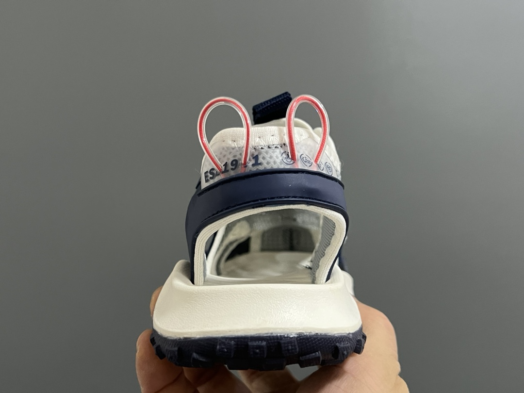 图片[7]-NK轮胎锁扣镂空儿童凉鞋 尺码：27-37码 火爆的轮胎🛞凉鞋🆕 精致锁扣设计，穿脱超级方便✌🏻 镂空网面拼接，透气又舒适☁️ 轮胎🛞底耐磨防滑，满足日常需求✔️-选品中心