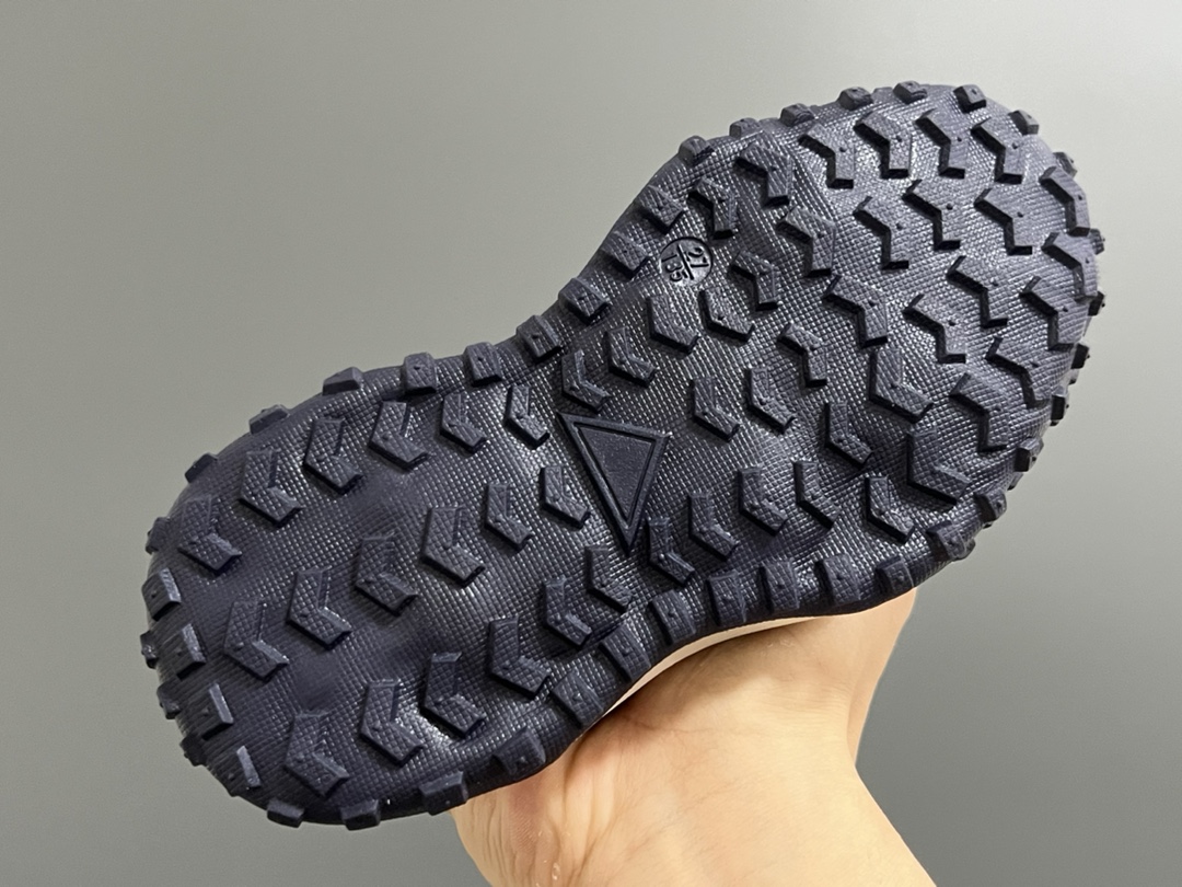 图片[5]-NK轮胎锁扣镂空儿童凉鞋 尺码：27-37码 火爆的轮胎🛞凉鞋🆕 精致锁扣设计，穿脱超级方便✌🏻 镂空网面拼接，透气又舒适☁️ 轮胎🛞底耐磨防滑，满足日常需求✔️-选品中心