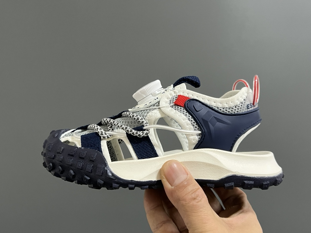 图片[4]-NK轮胎锁扣镂空儿童凉鞋 尺码：27-37码 火爆的轮胎🛞凉鞋🆕 精致锁扣设计，穿脱超级方便✌🏻 镂空网面拼接，透气又舒适☁️ 轮胎🛞底耐磨防滑，满足日常需求✔️-选品中心