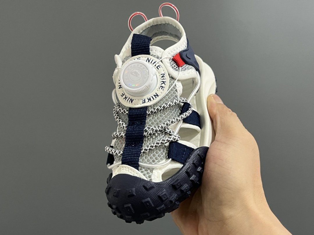 图片[3]-NK轮胎锁扣镂空儿童凉鞋 尺码：27-37码 火爆的轮胎🛞凉鞋🆕 精致锁扣设计，穿脱超级方便✌🏻 镂空网面拼接，透气又舒适☁️ 轮胎🛞底耐磨防滑，满足日常需求✔️-选品中心