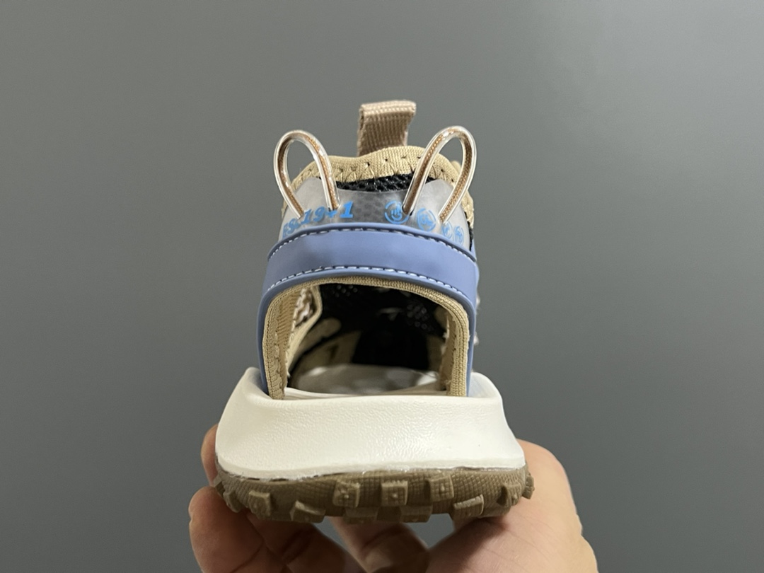 图片[7]-NK轮胎锁扣镂空儿童凉鞋 尺码：27-37码 火爆的轮胎🛞凉鞋🆕 精致锁扣设计，穿脱超级方便✌🏻 镂空网面拼接，透气又舒适☁️ 轮胎🛞底耐磨防滑，满足日常需求✔️-选品中心