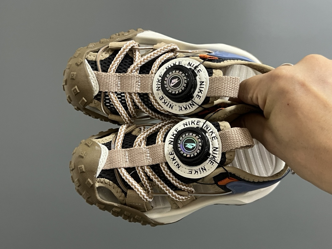 NK轮胎锁扣镂空儿童凉鞋 尺码：27-37码 火爆的轮胎🛞凉鞋🆕 精致锁扣设计，穿脱超级方便✌🏻 镂空网面拼接，透气又舒适☁️ 轮胎🛞底耐磨防滑，满足日常需求✔️-选品中心