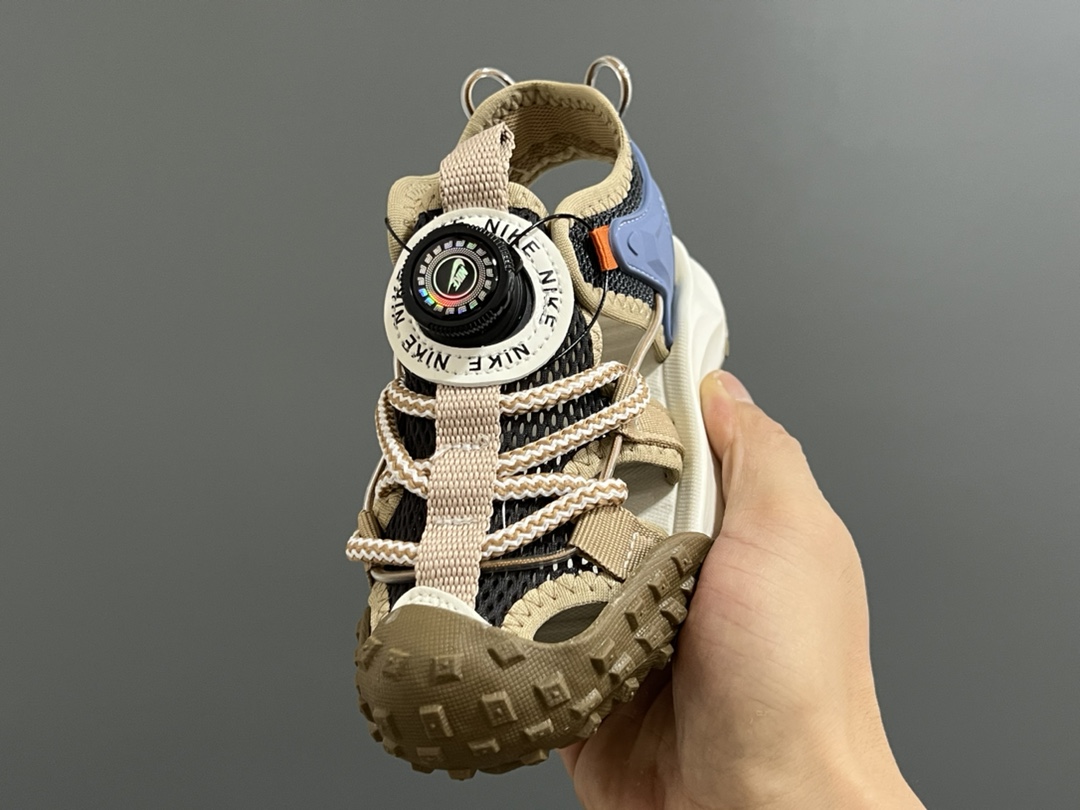 图片[3]-NK轮胎锁扣镂空儿童凉鞋 尺码：27-37码 火爆的轮胎🛞凉鞋🆕 精致锁扣设计，穿脱超级方便✌🏻 镂空网面拼接，透气又舒适☁️ 轮胎🛞底耐磨防滑，满足日常需求✔️-选品中心