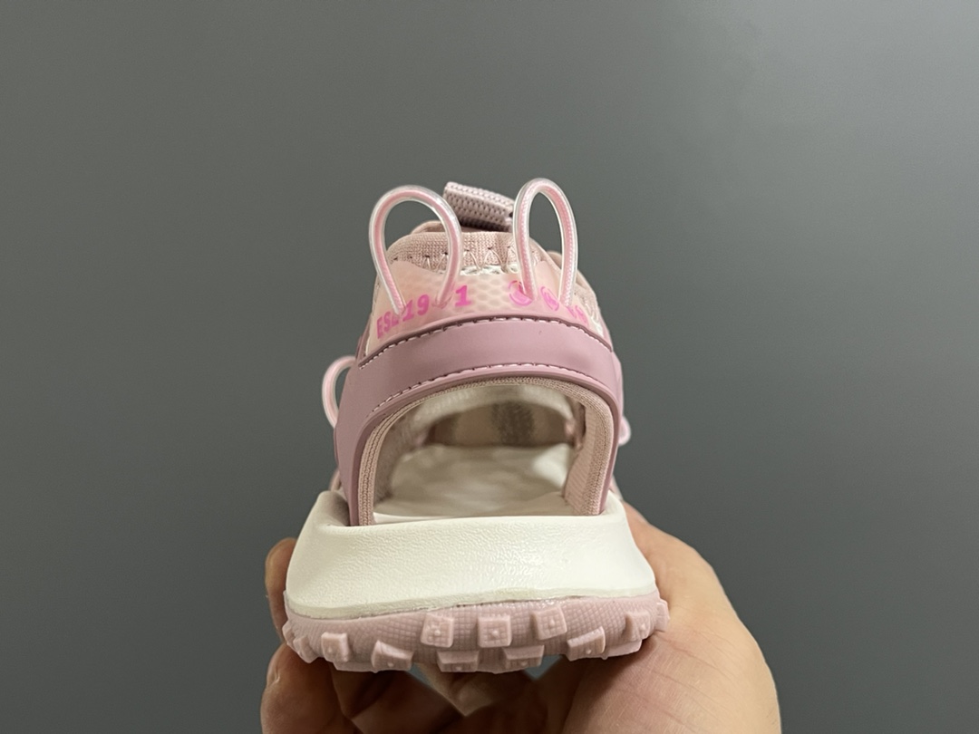 图片[7]-NK轮胎锁扣镂空儿童凉鞋 尺码：27-37码 火爆的轮胎🛞凉鞋🆕 精致锁扣设计，穿脱超级方便✌🏻 镂空网面拼接，透气又舒适☁️ 轮胎🛞底耐磨防滑，满足日常需求✔️-选品中心