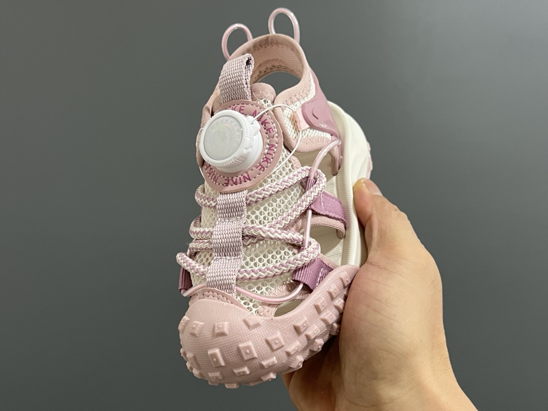 图片[3]-NK轮胎锁扣镂空儿童凉鞋 尺码：27-37码 火爆的轮胎🛞凉鞋🆕 精致锁扣设计，穿脱超级方便✌🏻 镂空网面拼接，透气又舒适☁️ 轮胎🛞底耐磨防滑，满足日常需求✔️-选品中心