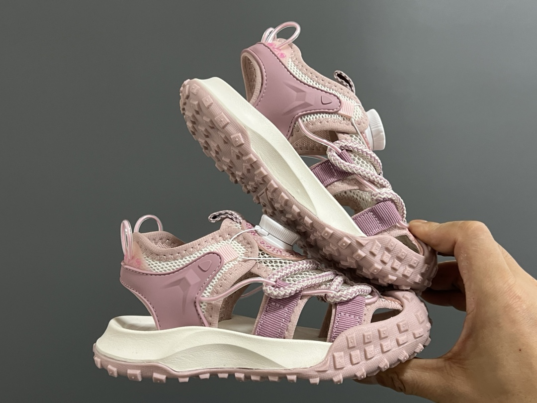 图片[9]-NK轮胎锁扣镂空儿童凉鞋 尺码：27-37码 火爆的轮胎🛞凉鞋🆕 精致锁扣设计，穿脱超级方便✌🏻 镂空网面拼接，透气又舒适☁️ 轮胎🛞底耐磨防滑，满足日常需求✔️-选品中心