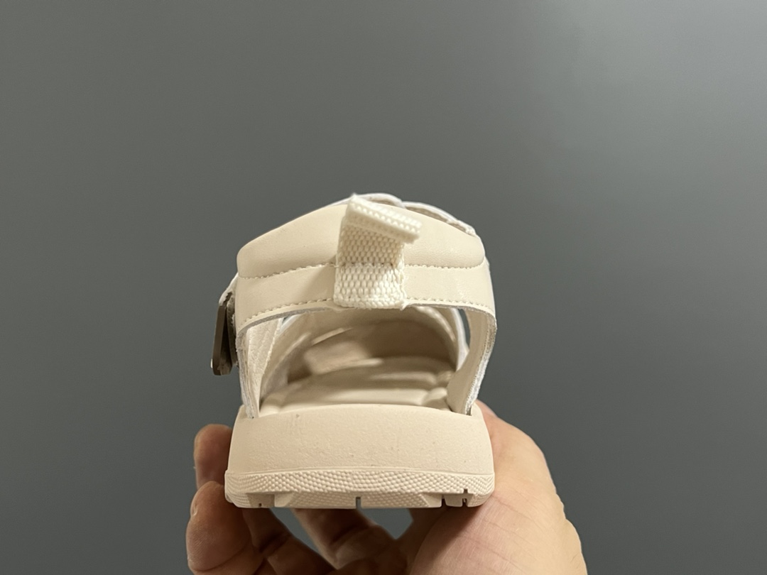 图片[7]-价格下调⬇️ 代理价 （‼️‼️‼️） A家新款包头镂空魔术贴婴童凉鞋 尺码：23-32码 精致的包头镂空皮面🆕 魔术贴设计、穿脱超方便✌🏻 耐磨防滑大底，脚感超赞👍🏻-选品中心