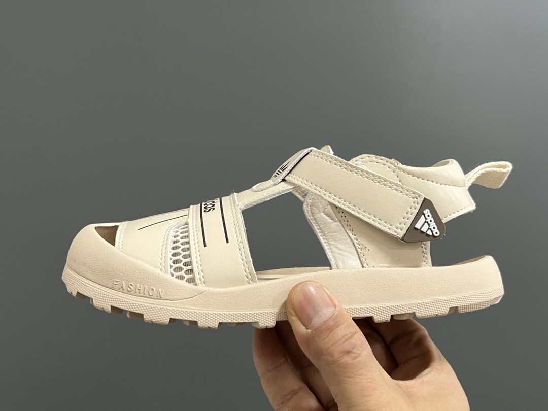 图片[4]-价格下调⬇️ 代理价 （‼️‼️‼️） A家新款包头镂空魔术贴婴童凉鞋 尺码：23-32码 精致的包头镂空皮面🆕 魔术贴设计、穿脱超方便✌🏻 耐磨防滑大底，脚感超赞👍🏻-选品中心