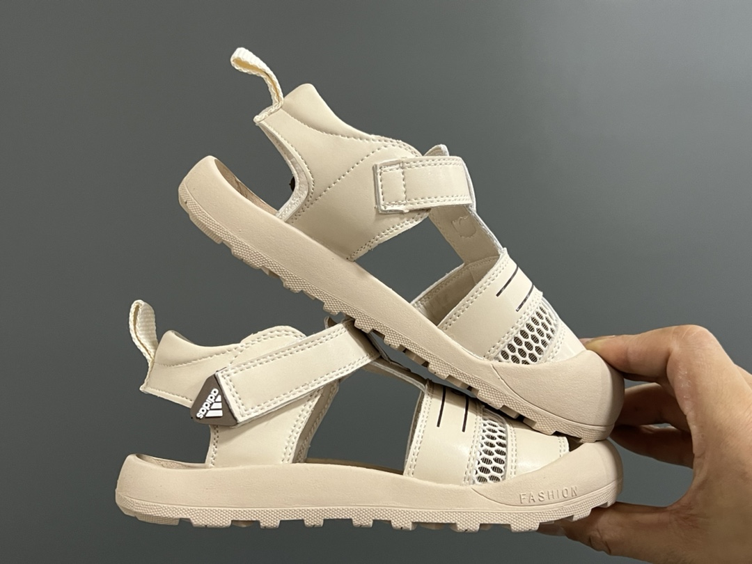 图片[9]-价格下调⬇️ 代理价 （‼️‼️‼️） A家新款包头镂空魔术贴婴童凉鞋 尺码：23-32码 精致的包头镂空皮面🆕 魔术贴设计、穿脱超方便✌🏻 耐磨防滑大底，脚感超赞👍🏻-选品中心