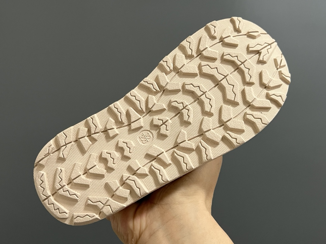 图片[5]-价格下调⬇️ 代理价 （‼️‼️‼️） A家新款包头镂空魔术贴婴童凉鞋 尺码：23-32码 精致的包头镂空皮面🆕 魔术贴设计、穿脱超方便✌🏻 耐磨防滑大底，脚感超赞👍🏻-选品中心