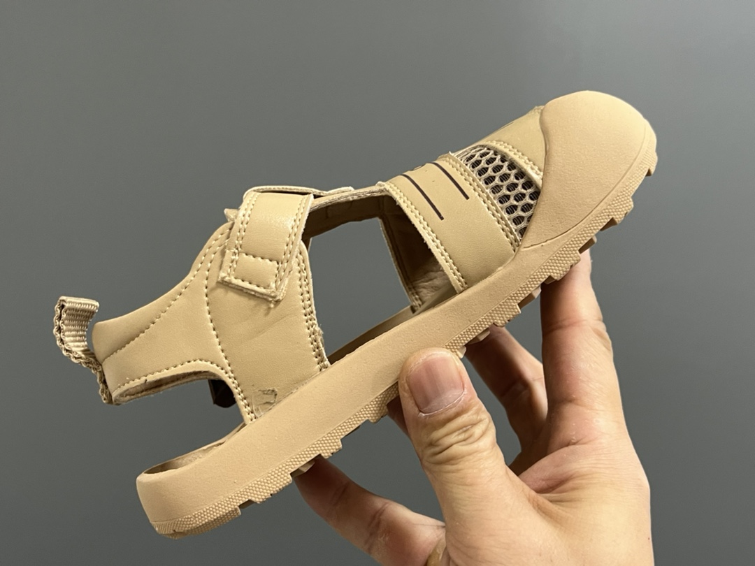 图片[6]-价格下调⬇️ 代理价 （‼️‼️‼️） A家新款包头镂空魔术贴婴童凉鞋 尺码：23-32码 精致的包头镂空皮面🆕 魔术贴设计、穿脱超方便✌🏻 耐磨防滑大底，脚感超赞👍🏻-选品中心