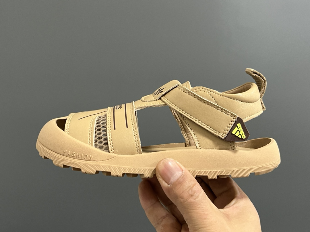 图片[4]-价格下调⬇️ 代理价 （‼️‼️‼️） A家新款包头镂空魔术贴婴童凉鞋 尺码：23-32码 精致的包头镂空皮面🆕 魔术贴设计、穿脱超方便✌🏻 耐磨防滑大底，脚感超赞👍🏻-选品中心