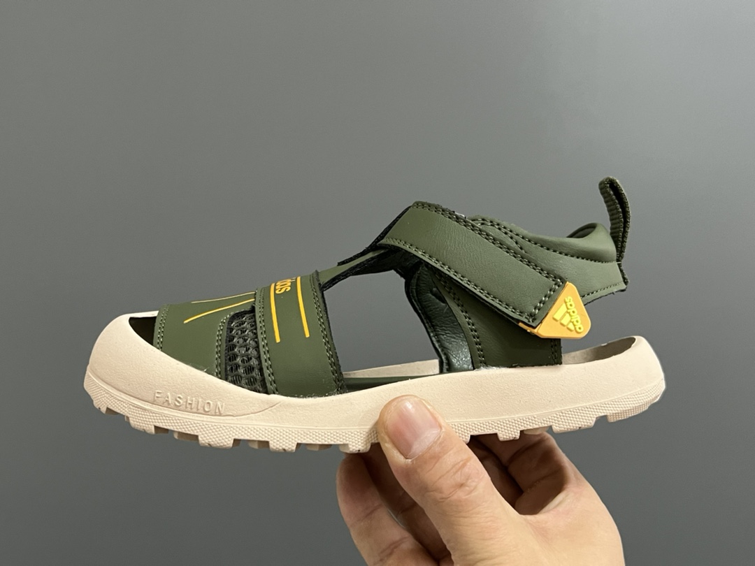 图片[4]-价格下调⬇️ 代理价 （‼️‼️‼️） A家新款包头镂空魔术贴婴童凉鞋 尺码：23-32码 精致的包头镂空皮面🆕 魔术贴设计、穿脱超方便✌🏻 耐磨防滑大底，脚感超赞👍🏻-选品中心