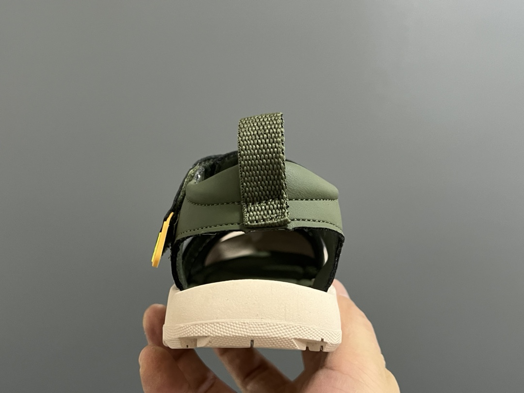 图片[7]-价格下调⬇️ 代理价 （‼️‼️‼️） A家新款包头镂空魔术贴婴童凉鞋 尺码：23-32码 精致的包头镂空皮面🆕 魔术贴设计、穿脱超方便✌🏻 耐磨防滑大底，脚感超赞👍🏻-选品中心