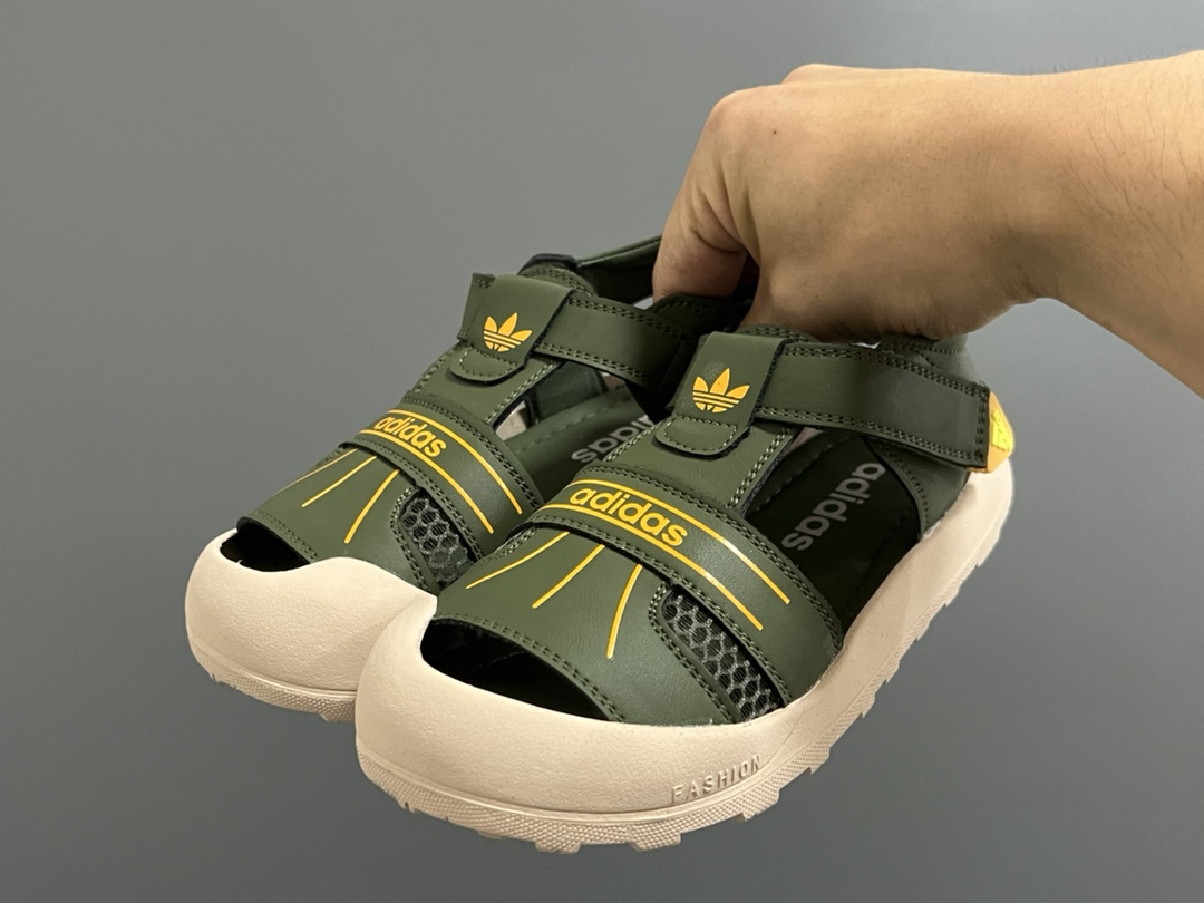 图片[2]-价格下调⬇️ 代理价 （‼️‼️‼️） A家新款包头镂空魔术贴婴童凉鞋 尺码：23-32码 精致的包头镂空皮面🆕 魔术贴设计、穿脱超方便✌🏻 耐磨防滑大底，脚感超赞👍🏻-选品中心